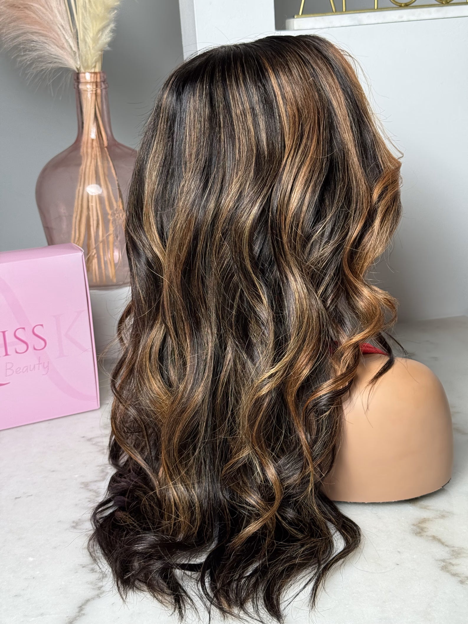 Perruque ondulée avec mèches | AKISS BEAUTY