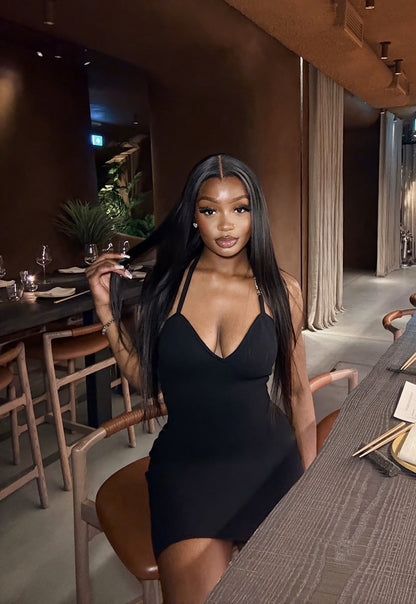 Perruque en cheveux humains lisses et soyeuses, sans colle, prête à porter